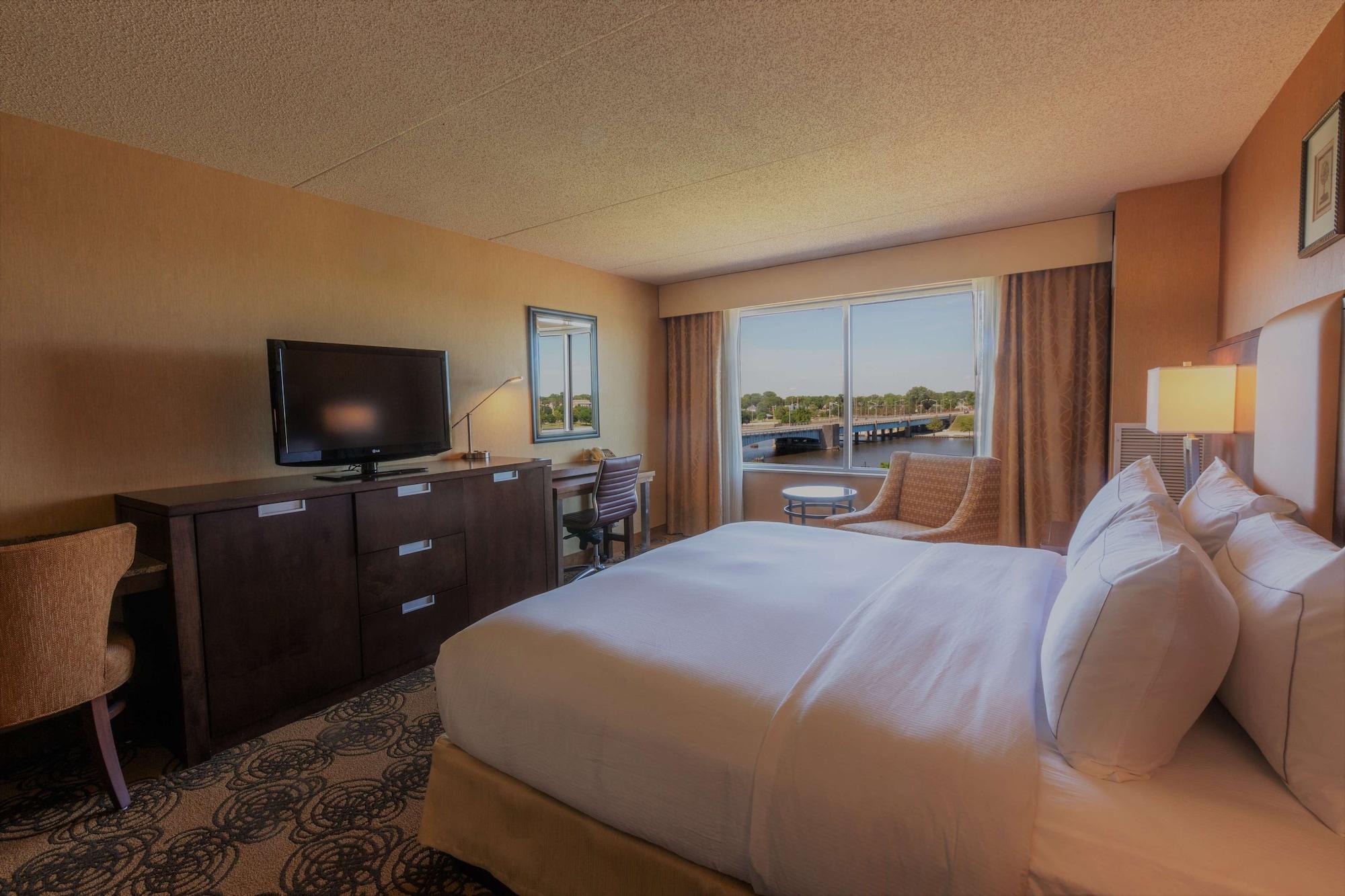 Doubletree By Hilton Bay City - Riverfront Экстерьер фото