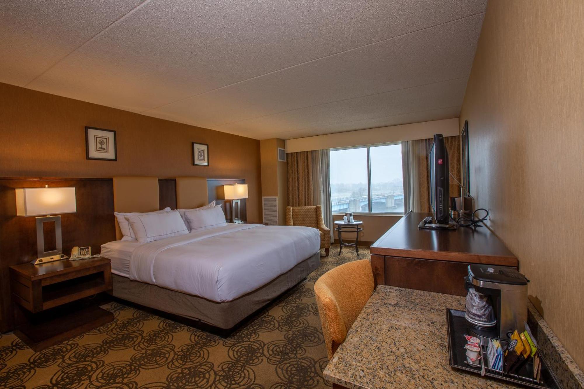 Doubletree By Hilton Bay City - Riverfront Экстерьер фото