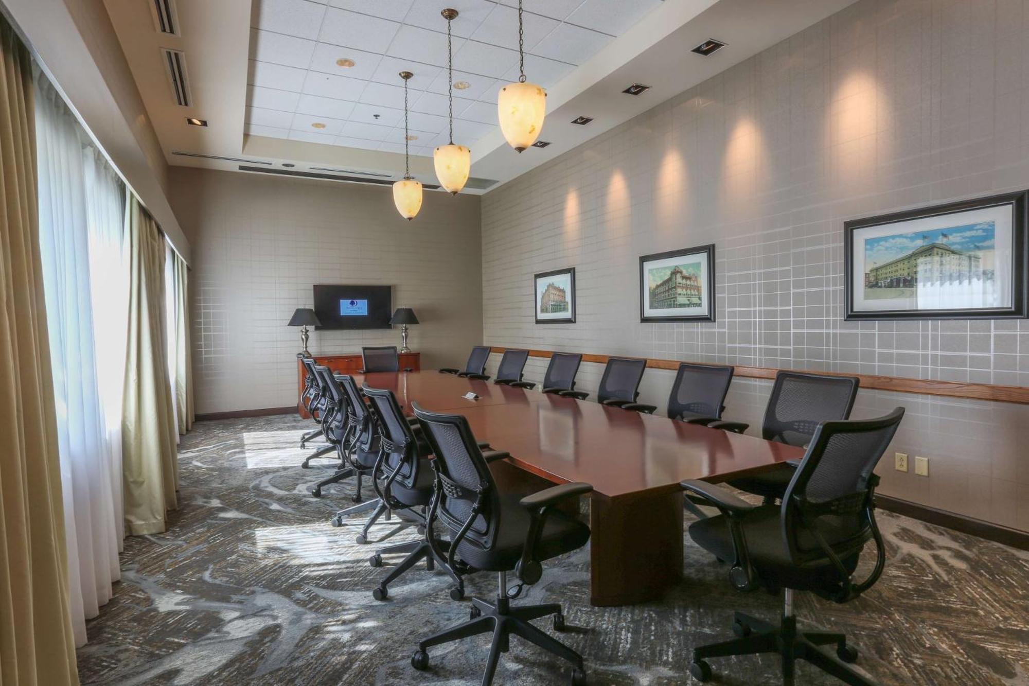Doubletree By Hilton Bay City - Riverfront Экстерьер фото