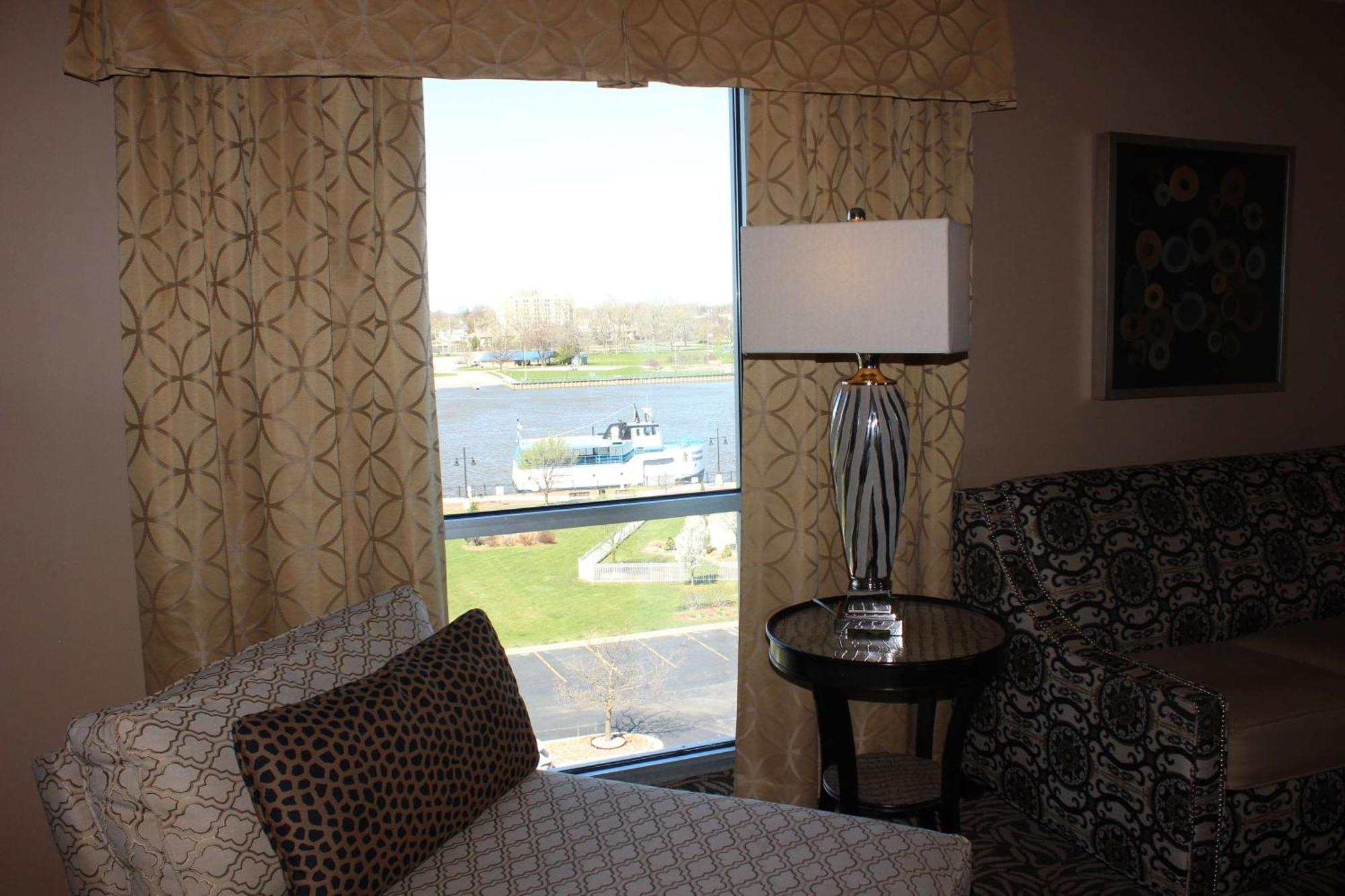 Doubletree By Hilton Bay City - Riverfront Экстерьер фото
