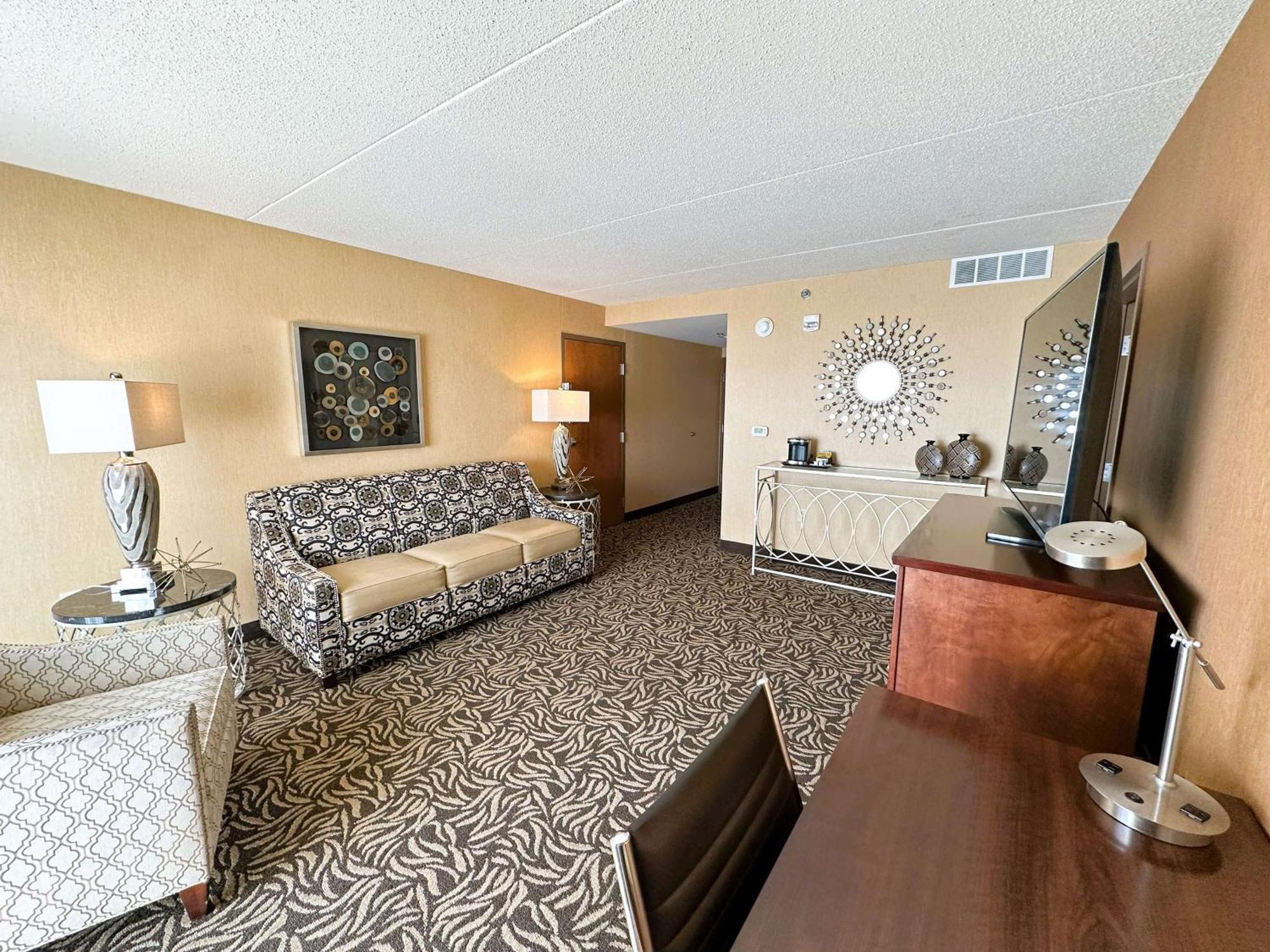 Doubletree By Hilton Bay City - Riverfront Экстерьер фото