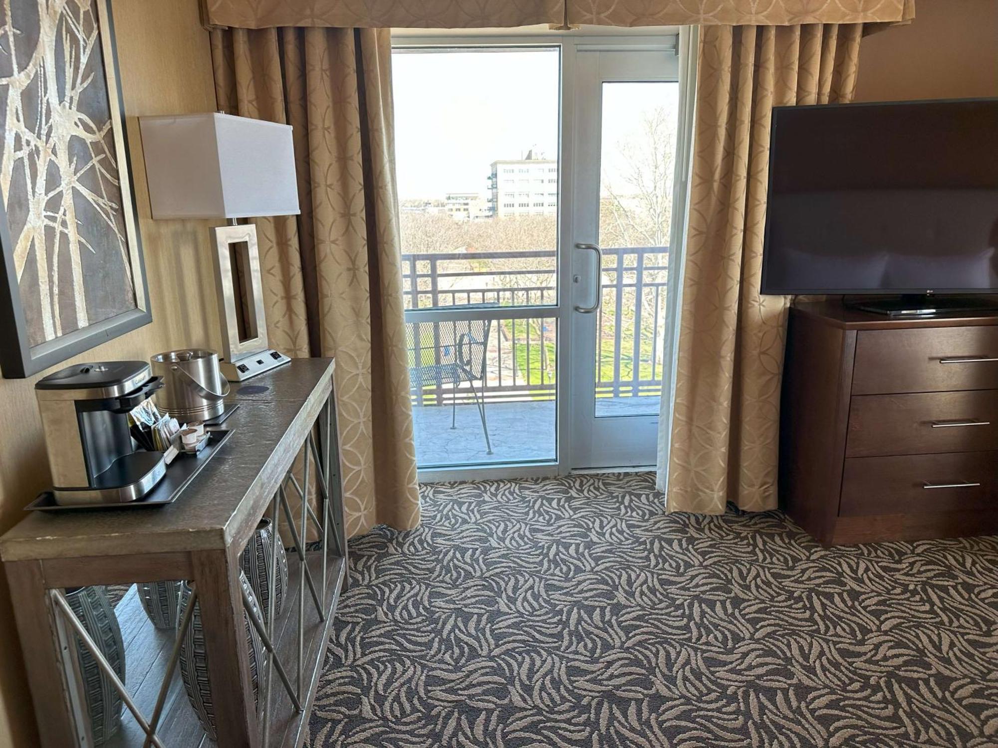 Doubletree By Hilton Bay City - Riverfront Экстерьер фото